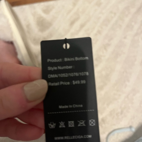 White bikini thong - Picture 3 of 3